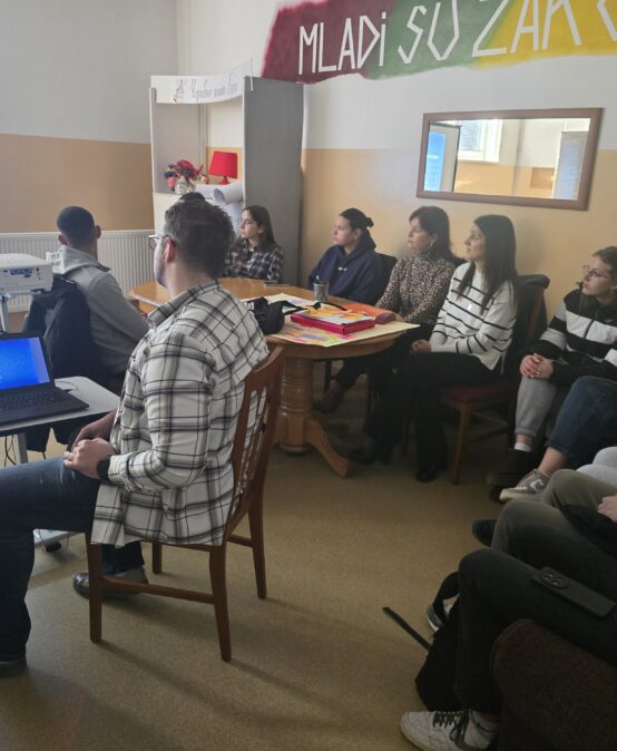 Предавање на тему „Препознавање и превенција насиља у породици“